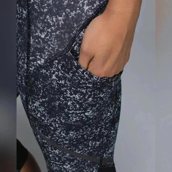 Lululemon Hop To It Crop *Full-On Luxtreme size 6 - Picture 6 of 15